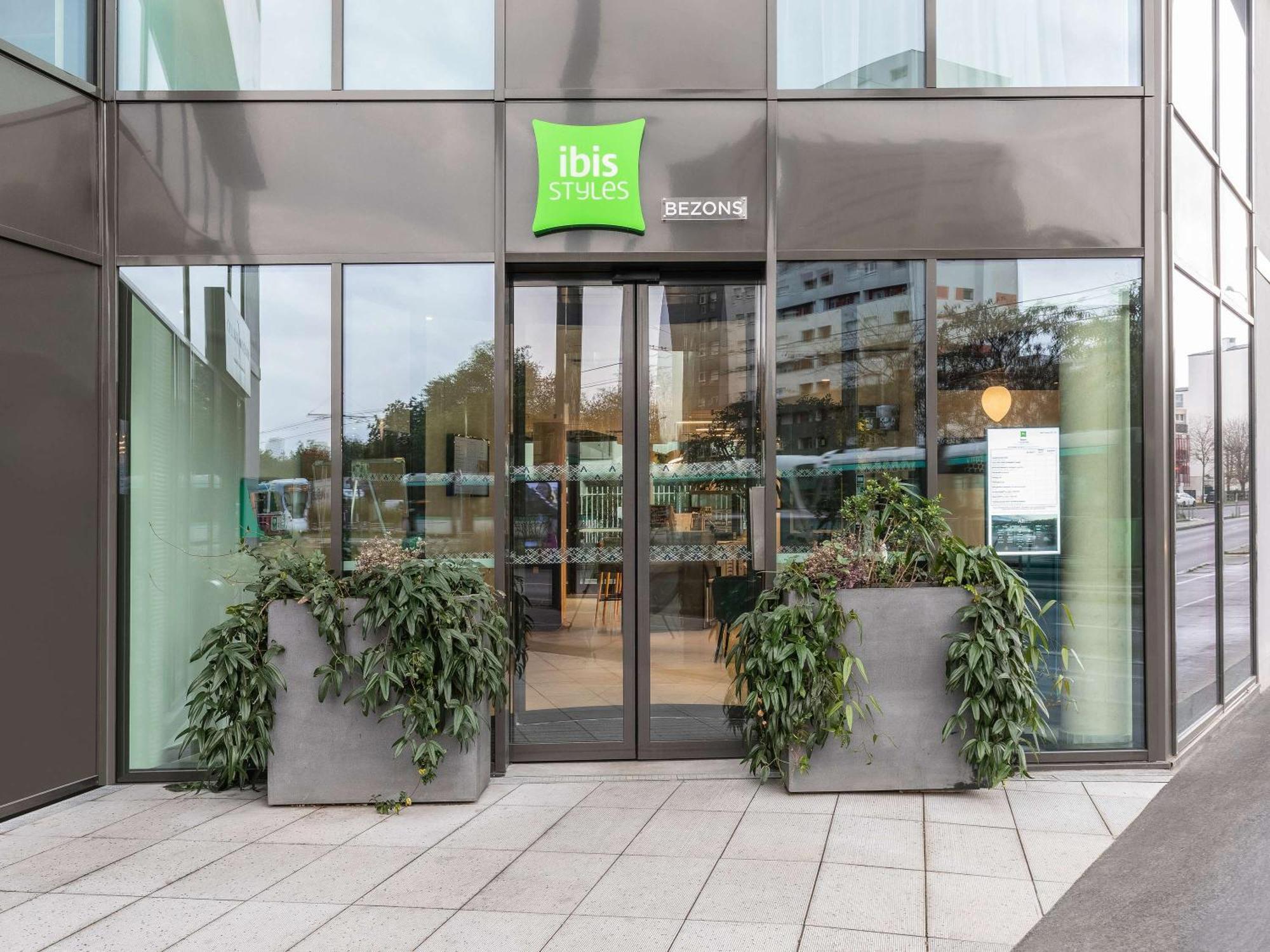 Hotel Ibis Styles Bezons Paris La Defense Esterno foto