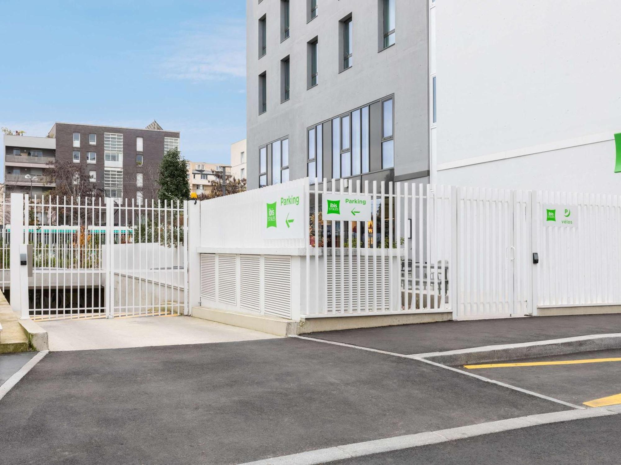 Hotel Ibis Styles Bezons Paris La Defense Esterno foto